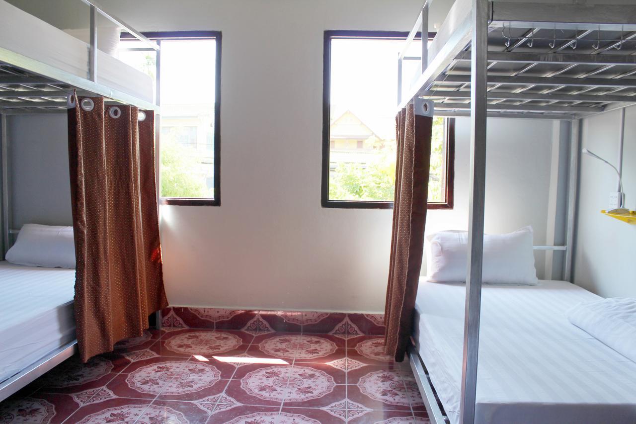 לואנג פרבאנג Aham Hostel (Adults Only) מראה חיצוני תמונה