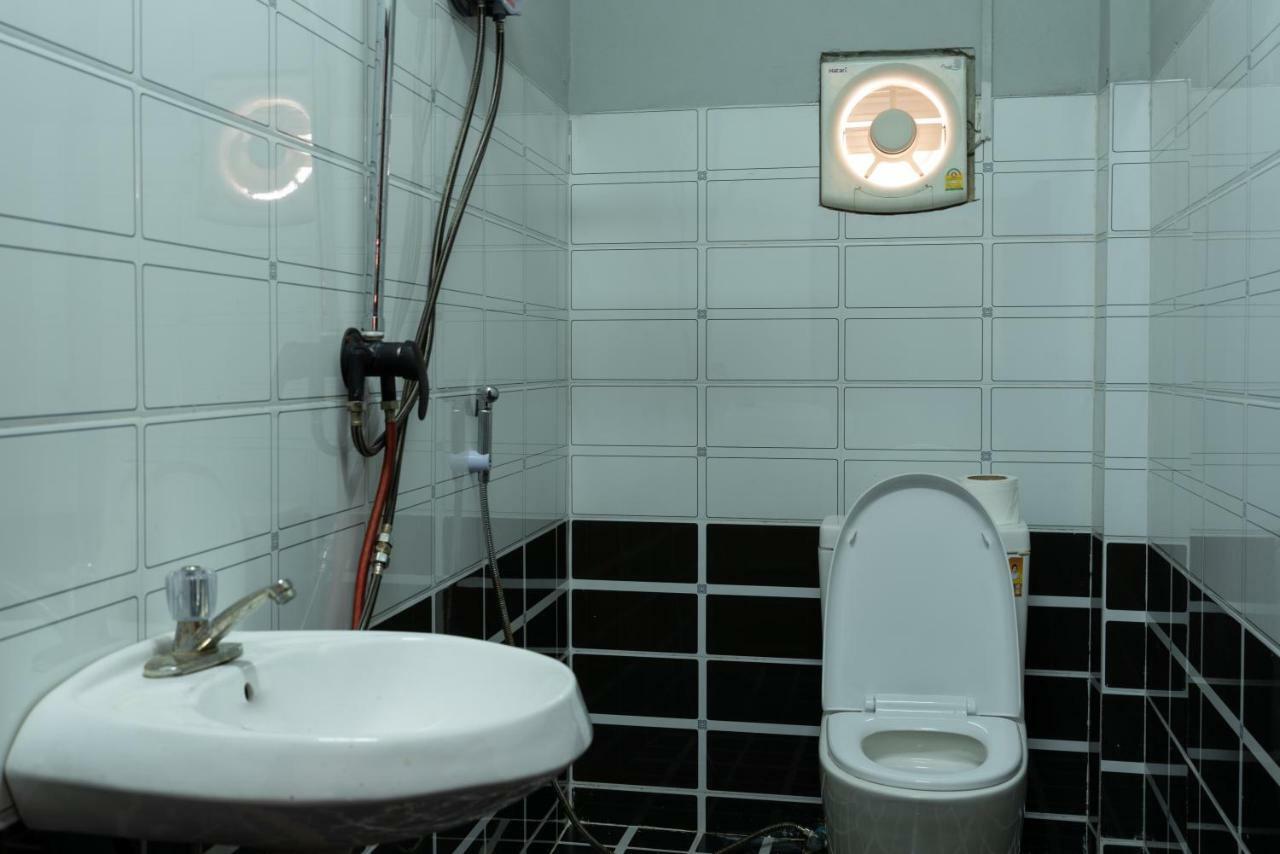 לואנג פרבאנג Aham Hostel (Adults Only) מראה חיצוני תמונה