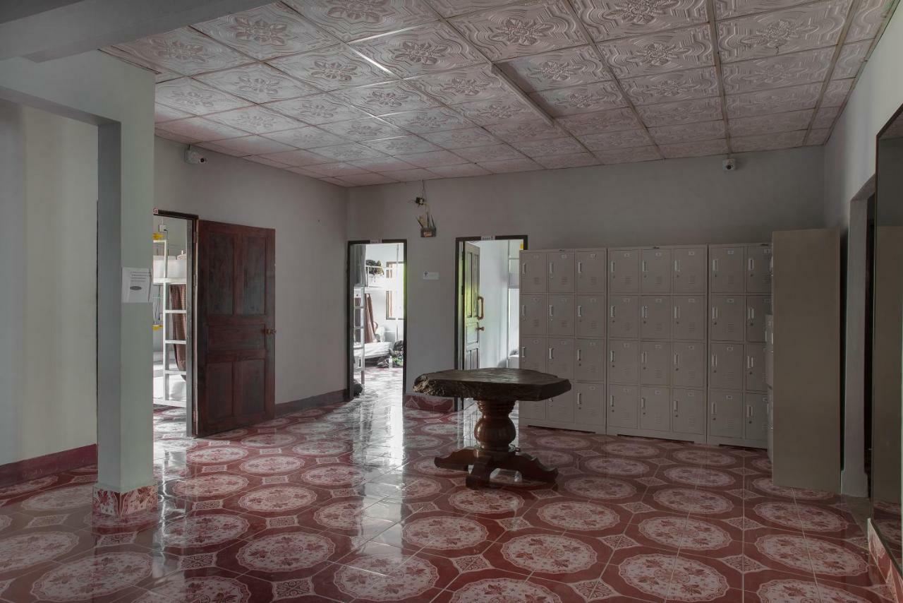 לואנג פרבאנג Aham Hostel (Adults Only) מראה חיצוני תמונה